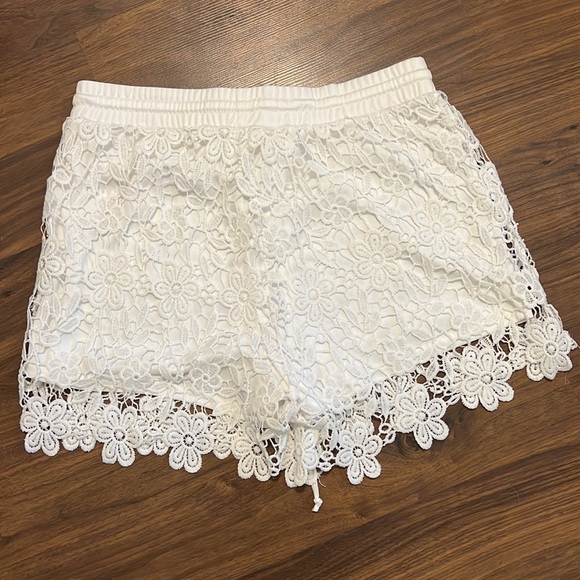 White Lace Shorts - Picture 2 of 3